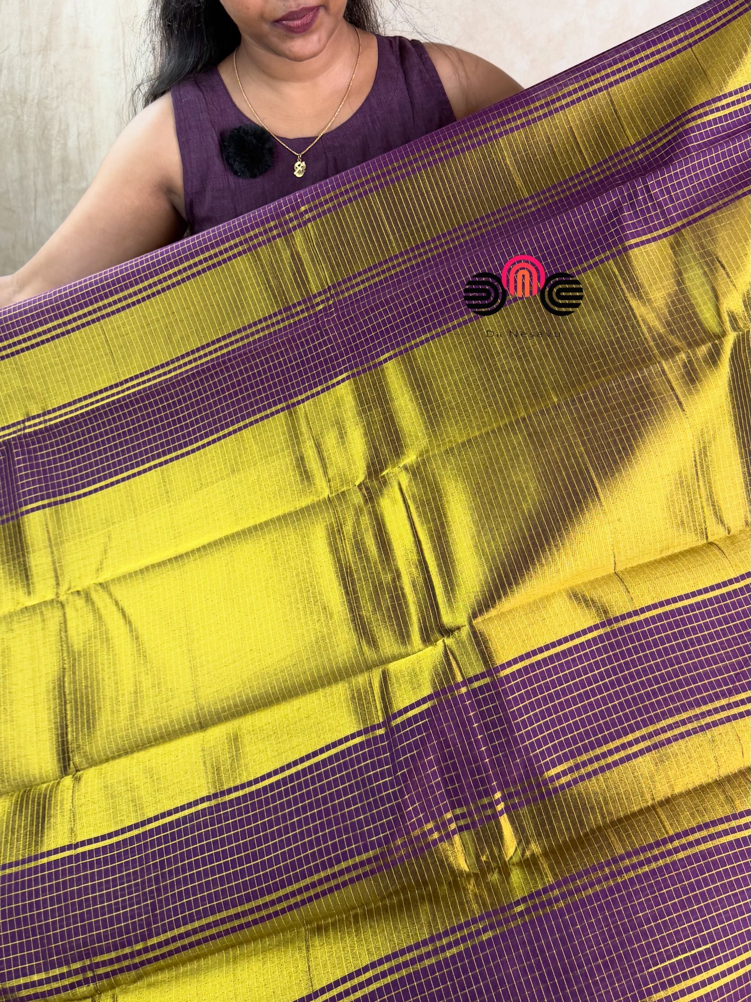Maheshwari Semi Silk Cotton Saree - Dii041
